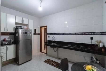 Casa à venda com 846m², 4 quartos e 3 vagas Casa à venda com 846m², 4 quartos e 3 vagasCozinha