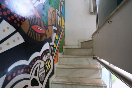 Apartamento à venda com 184m², 4 quartos e 2 vagasEscada