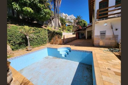 Casa à venda com 360m², 5 quartos e 5 vagas