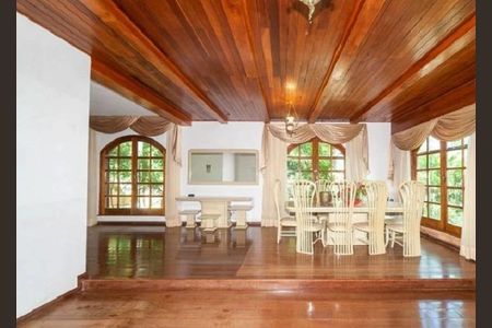 Casa à venda com 540m², 4 quartos e 10 vagas