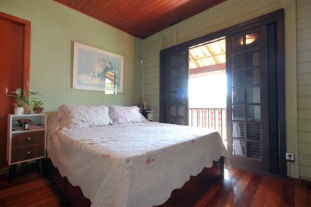 Casa de condomínio à venda com 300m², 3 quartos e 2 vagasSuite