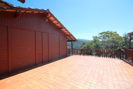 Casa de condomínio à venda com 300m², 3 quartos e 2 vagasQuintal