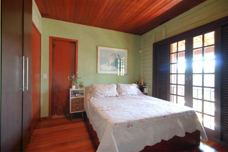 Casa de condomínio à venda com 300m², 3 quartos e 2 vagasSuite