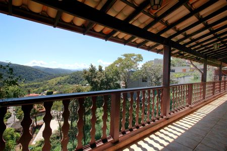 Casa de condomínio à venda com 300m², 3 quartos e 2 vagasVaranda