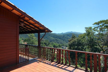 Casa de condomínio à venda com 300m², 3 quartos e 2 vagasQuintal