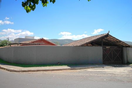 Casa de condomínio à venda com 300m², 3 quartos e 2 vagasFachada