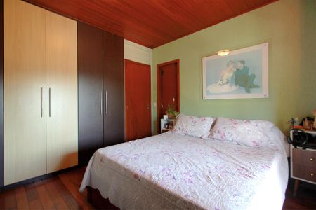 Casa de condomínio à venda com 300m², 3 quartos e 2 vagasSuite