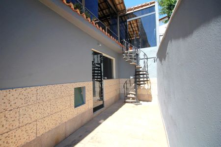 Casa de condomínio à venda com 300m², 3 quartos e 2 vagasQuintal