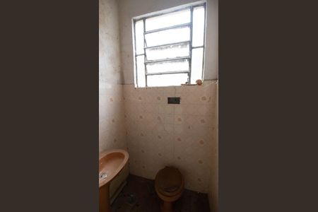 Casa à venda com 180m², 4 quartos e 1 vaga Casa à venda com 180m², 4 quartos e 1 vagaBanheiro de Serviço