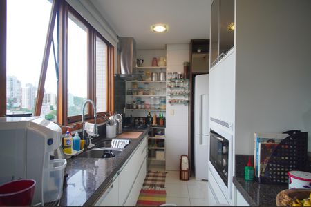 Apartamento à venda com 215m², 2 quartos e 2 vagasCozinha