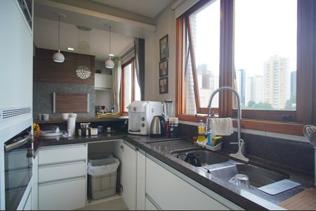 Apartamento à venda com 215m², 2 quartos e 2 vagasCozinha