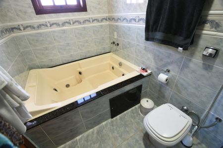 Casa de condomínio à venda com 300m², 3 quartos e 3 vagasBanheiro da Suíte 2