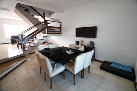 Casa de condomínio à venda com 300m², 3 quartos e 3 vagasSala de Jantar