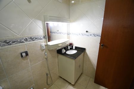 Casa de condomínio à venda com 300m², 3 quartos e 3 vagasBanheiro 1