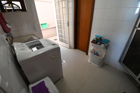 Casa de condomínio à venda com 300m², 3 quartos e 3 vagasÁrea de Serviço