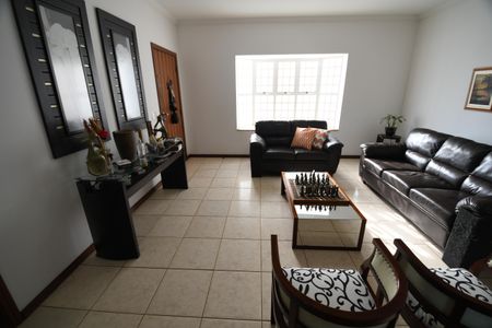Casa de condomínio à venda com 300m², 3 quartos e 3 vagasSala