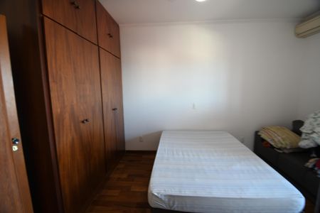 Casa de condomínio à venda com 300m², 3 quartos e 3 vagasSuíte 2
