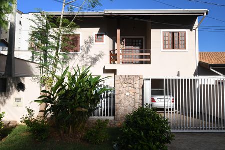 Casa de condomínio à venda com 300m², 3 quartos e 3 vagasFachada