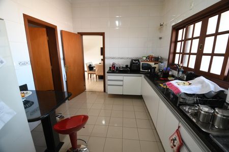 Casa de condomínio à venda com 300m², 3 quartos e 3 vagasCozinha