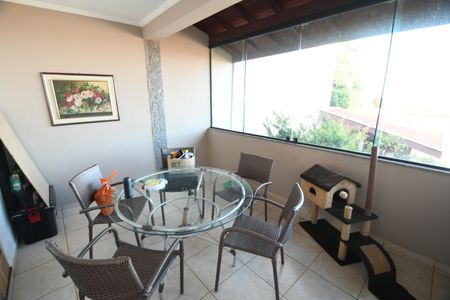 Casa de condomínio à venda com 300m², 3 quartos e 3 vagasVaranda da Sala