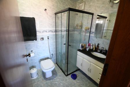 Casa de condomínio à venda com 300m², 3 quartos e 3 vagasBanheiro da Suíte 2