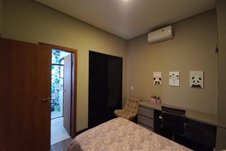 Casa à venda com 225m², 3 quartos e 2 vagas Casa à venda com 225m², 3 quartos e 2 vagasQuarto 2 - Suíte