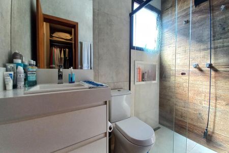 Casa à venda com 225m², 3 quartos e 2 vagas Casa à venda com 225m², 3 quartos e 2 vagasBanheiro da Suíte