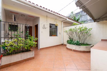 Casa à venda com 150m², 3 quartos e 2 vagas Casa à venda com 150m², 3 quartos e 2 vagasQuintal