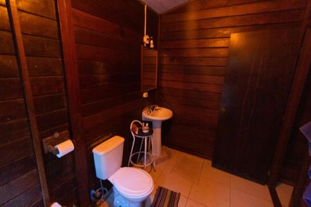 Casa à venda com 200m², 2 quartos e 2 vagas Casa à venda com 200m², 2 quartos e 2 vagasBanheiro da Suíte