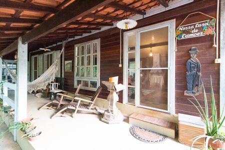 Casa à venda com 200m², 2 quartos e 2 vagas Casa à venda com 200m², 2 quartos e 2 vagasÁrea Externa Frente