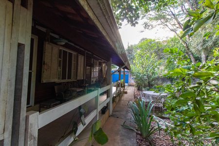 Casa à venda com 200m², 2 quartos e 2 vagas Casa à venda com 200m², 2 quartos e 2 vagasÁrea Externa Lateral