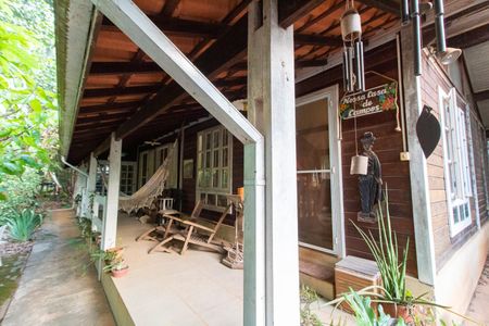 Casa à venda com 200m², 2 quartos e 2 vagas Casa à venda com 200m², 2 quartos e 2 vagasÁrea Externa Lateral
