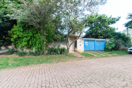 Casa à venda com 200m², 2 quartos e 2 vagas Casa à venda com 200m², 2 quartos e 2 vagasFachada