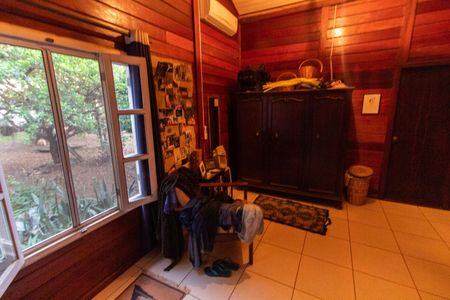 Casa à venda com 200m², 2 quartos e 2 vagas Casa à venda com 200m², 2 quartos e 2 vagasSuíte