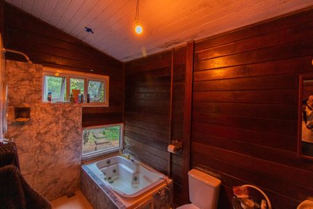 Casa à venda com 200m², 2 quartos e 2 vagas Casa à venda com 200m², 2 quartos e 2 vagasBanheiro da Suíte