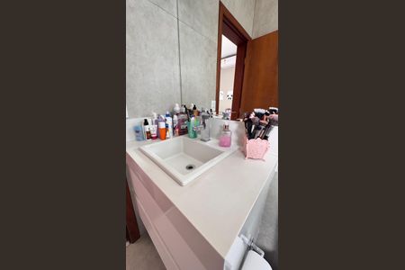 Casa à venda com 225m², 3 quartos e 2 vagasBanheiro da Suíte 2