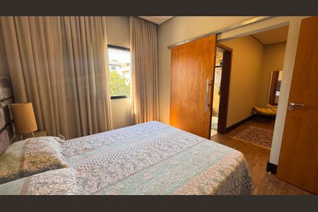 Casa à venda com 225m², 3 quartos e 2 vagasSuíte 1