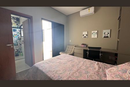 Casa à venda com 225m², 3 quartos e 2 vagasSuíte 2