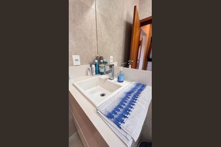 Casa à venda com 225m², 3 quartos e 2 vagasBanheiro da Suíte 1