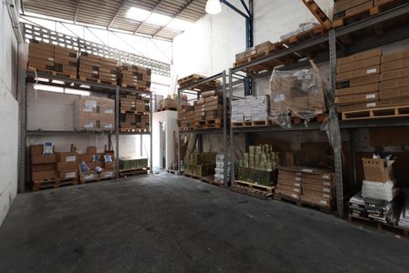 Casa à venda com 240m², 1 quarto e 2 vagasGalpão