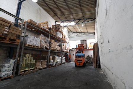 Casa à venda com 240m², 1 quarto e 2 vagasGalpão