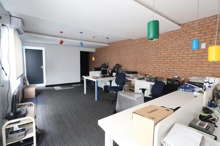 Casa à venda com 240m², 1 quarto e 2 vagasQuarto