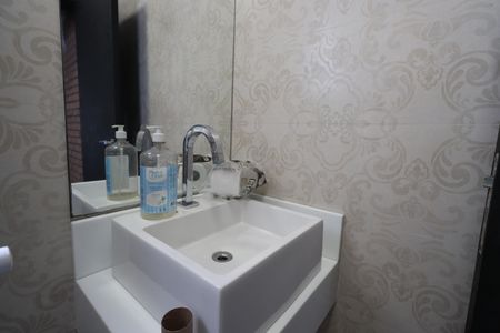 Casa à venda com 240m², 1 quarto e 2 vagasBanheiro da Suíte