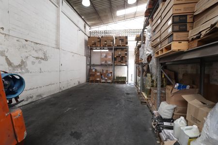 Casa à venda com 240m², 1 quarto e 2 vagasGalpão