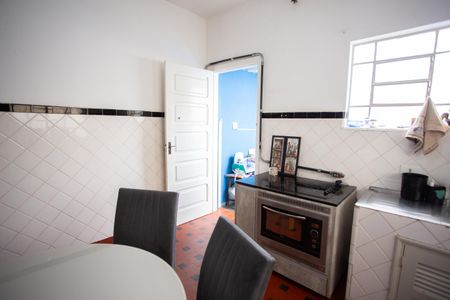 Casa à venda com 300m², 4 quartos e 2 vagas Casa à venda com 300m², 4 quartos e 2 vagasCasa 4 Cozinha