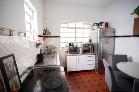 Casa à venda com 300m², 4 quartos e 2 vagas Casa à venda com 300m², 4 quartos e 2 vagasCasa 4 Cozinha