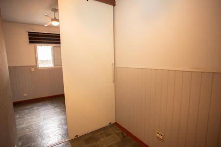 Casa à venda com 300m², 4 quartos e 2 vagas Casa à venda com 300m², 4 quartos e 2 vagasSuíte - Casa 1