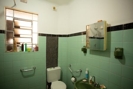 Casa à venda com 300m², 4 quartos e 2 vagas Casa à venda com 300m², 4 quartos e 2 vagasCasa 3 Banheiro