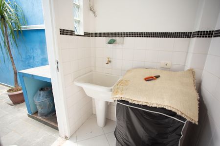 Casa à venda com 300m², 4 quartos e 2 vagas Casa à venda com 300m², 4 quartos e 2 vagasÁrea de Serviço - Casa 1