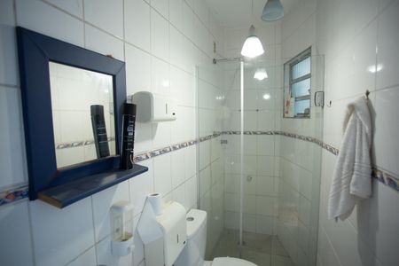 Casa à venda com 300m², 4 quartos e 2 vagas Casa à venda com 300m², 4 quartos e 2 vagasCasa 2 Banheiro